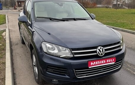 Volkswagen Touareg III, 2011 год, 1 790 000 рублей, 2 фотография