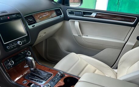 Volkswagen Touareg III, 2011 год, 1 790 000 рублей, 22 фотография