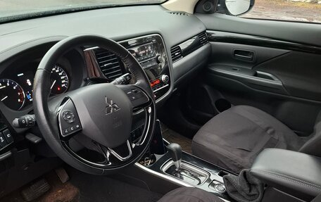 Mitsubishi Outlander III рестайлинг 3, 2022 год, 2 550 000 рублей, 5 фотография