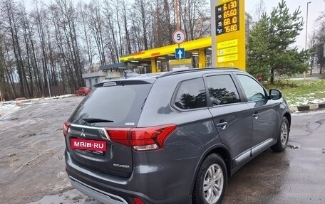 Mitsubishi Outlander III рестайлинг 3, 2022 год, 2 550 000 рублей, 2 фотография