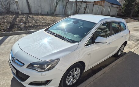 Opel Astra J, 2015 год, 935 000 рублей, 2 фотография