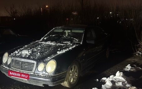 Mercedes-Benz E-Класс, 1998 год, 220 000 рублей, 2 фотография