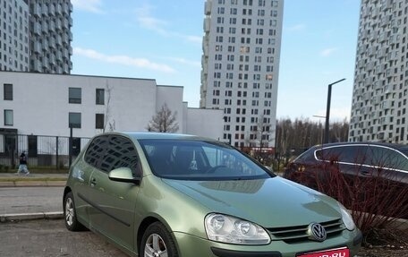 Volkswagen Golf V, 2004 год, 650 000 рублей, 1 фотография