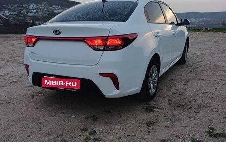 KIA Rio IV, 2018 год, 1 350 000 рублей, 3 фотография