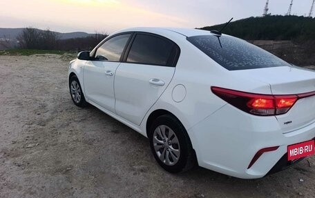 KIA Rio IV, 2018 год, 1 350 000 рублей, 2 фотография