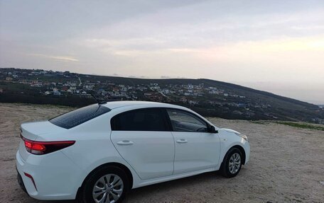 KIA Rio IV, 2018 год, 1 350 000 рублей, 4 фотография