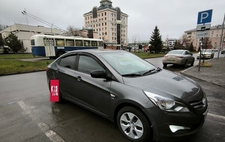 Hyundai Solaris II рестайлинг, 2015 год, 850 000 рублей, 4 фотография