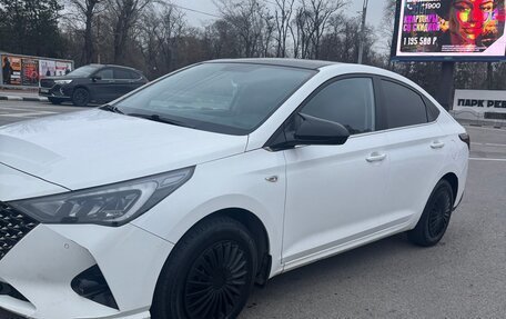 Hyundai Solaris II рестайлинг, 2021 год, 1 600 000 рублей, 5 фотография