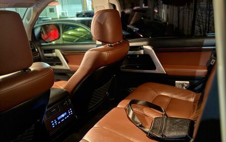 Toyota Land Cruiser 200, 2017 год, 5 200 000 рублей, 13 фотография