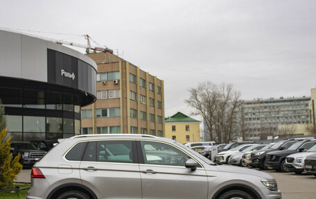 Volkswagen Tiguan II, 2020 год, 2 358 000 рублей, 4 фотография