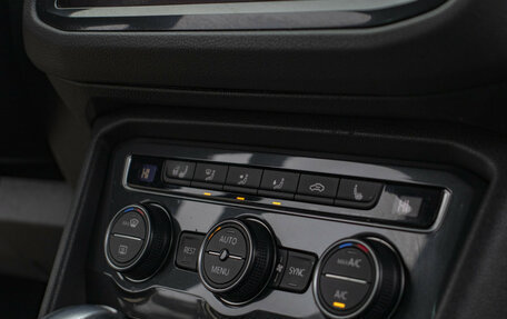 Volkswagen Tiguan II, 2020 год, 2 358 000 рублей, 17 фотография