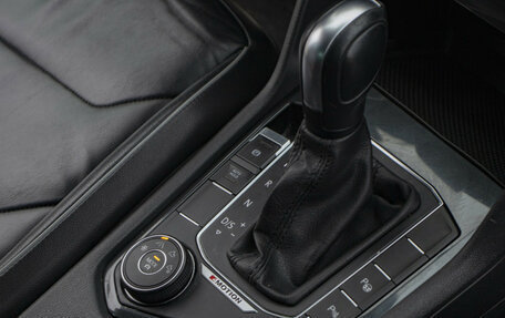 Volkswagen Tiguan II, 2020 год, 2 358 000 рублей, 16 фотография