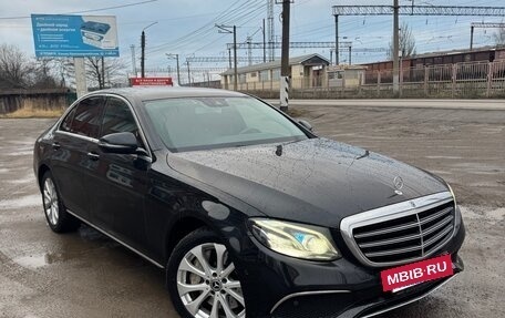 Mercedes-Benz E-Класс, 2018 год, 2 900 000 рублей, 4 фотография