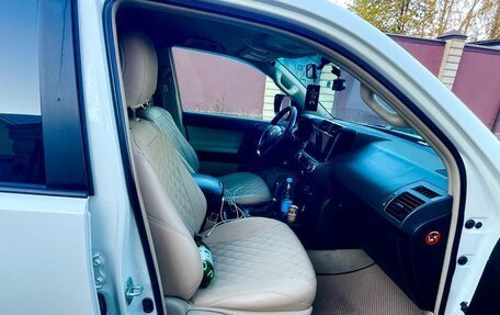 Toyota Land Cruiser Prado 150 рестайлинг 2, 2011 год, 3 000 000 рублей, 8 фотография