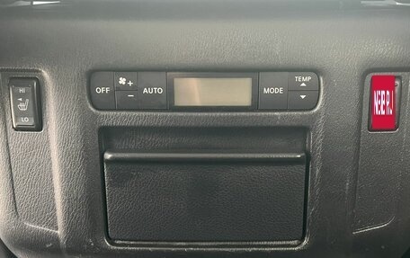 Nissan Patrol, 2011 год, 2 300 000 рублей, 20 фотография