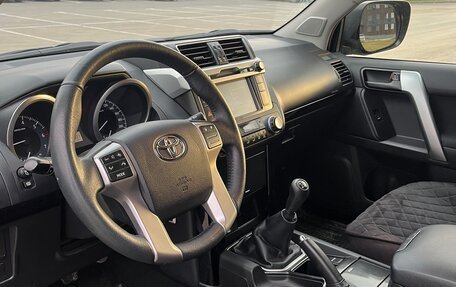 Toyota Land Cruiser Prado 150 рестайлинг 2, 2017 год, 3 850 000 рублей, 8 фотография