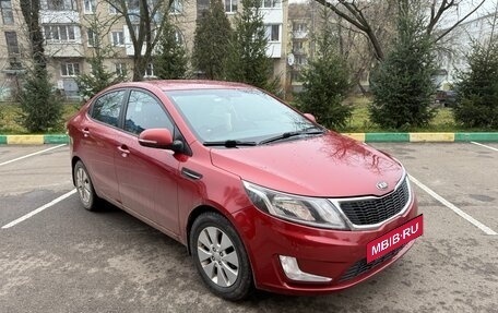 KIA Rio III рестайлинг, 2013 год, 930 000 рублей, 2 фотография