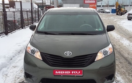 Toyota Sienna III, 2011 год, 2 100 000 рублей, 1 фотография