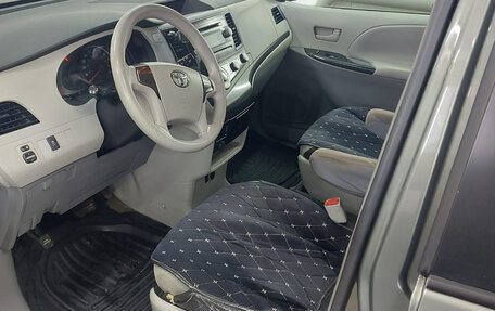 Toyota Sienna III, 2011 год, 2 100 000 рублей, 4 фотография