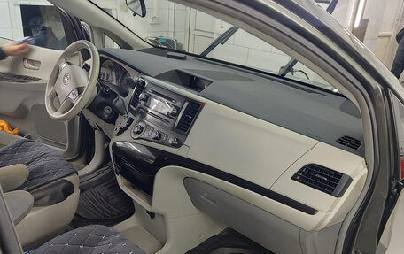 Toyota Sienna III, 2011 год, 2 100 000 рублей, 6 фотография