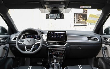 Volkswagen T-Roc, 2025 год, 2 390 000 рублей, 25 фотография