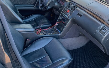 Mercedes-Benz E-Класс, 1998 год, 350 000 рублей, 13 фотография