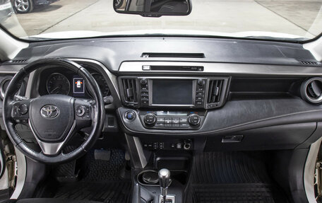 Toyota RAV4, 2019 год, 2 398 000 рублей, 13 фотография