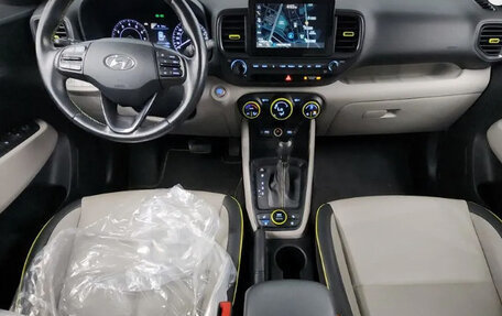 Hyundai Venue I, 2021 год, 2 200 000 рублей, 13 фотография