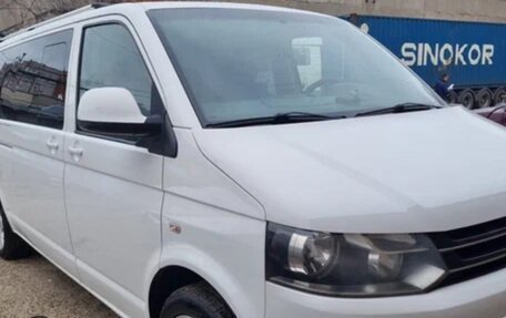 Volkswagen Caravelle T5, 2013 год, 2 000 000 рублей, 1 фотография