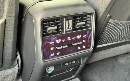 Porsche Cayenne III, 2025 год, 32 990 000 рублей, 28 фотография