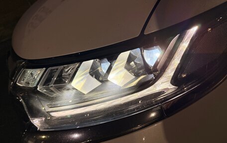 Mitsubishi Outlander III рестайлинг 3, 2016 год, 1 900 000 рублей, 10 фотография