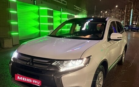 Mitsubishi Outlander III рестайлинг 3, 2016 год, 1 900 000 рублей, 7 фотография