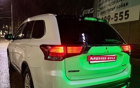 Mitsubishi Outlander III рестайлинг 3, 2016 год, 1 900 000 рублей, 9 фотография