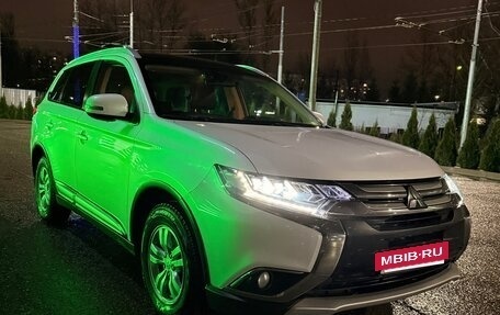 Mitsubishi Outlander III рестайлинг 3, 2016 год, 1 900 000 рублей, 8 фотография