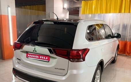 Mitsubishi Outlander III рестайлинг 3, 2016 год, 1 900 000 рублей, 5 фотография