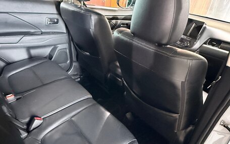 Mitsubishi Outlander III рестайлинг 3, 2016 год, 1 900 000 рублей, 19 фотография