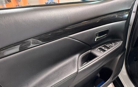 Mitsubishi Outlander III рестайлинг 3, 2016 год, 1 900 000 рублей, 16 фотография