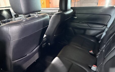 Mitsubishi Outlander III рестайлинг 3, 2016 год, 1 900 000 рублей, 18 фотография