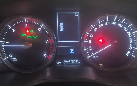 Toyota Land Cruiser 200, 2017 год, 5 700 000 рублей, 7 фотография