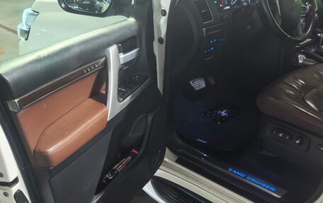 Toyota Land Cruiser 200, 2017 год, 5 700 000 рублей, 10 фотография