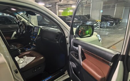 Toyota Land Cruiser 200, 2017 год, 5 700 000 рублей, 8 фотография