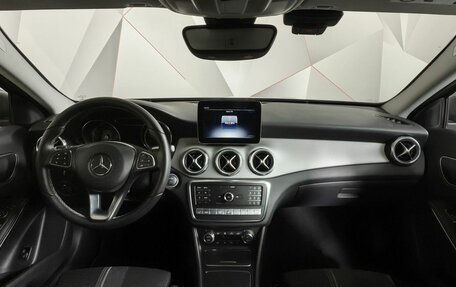 Mercedes-Benz GLA, 2018 год, 3 100 000 рублей, 11 фотография