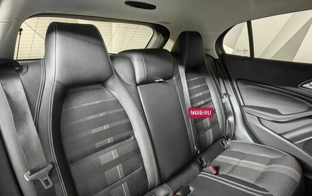 Mercedes-Benz GLA, 2018 год, 3 100 000 рублей, 14 фотография