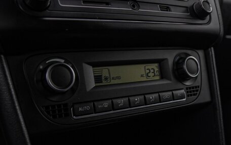 Volkswagen Polo VI (EU Market), 2011 год, 900 000 рублей, 15 фотография