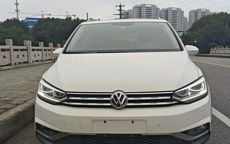 Volkswagen Touran III, 2021 год, 1 590 099 рублей, 2 фотография