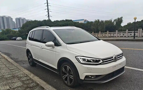 Volkswagen Touran III, 2021 год, 1 590 099 рублей, 3 фотография