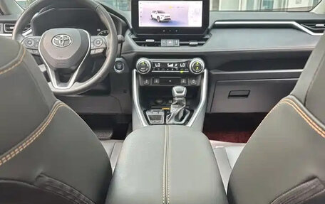 Toyota RAV4, 2025 год, 2 513 555 рублей, 17 фотография