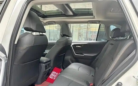 Toyota RAV4, 2025 год, 2 513 555 рублей, 19 фотография