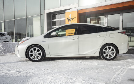 Toyota Prius IV XW50, 2017 год, 1 688 000 рублей, 4 фотография