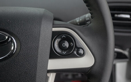 Toyota Prius IV XW50, 2017 год, 1 688 000 рублей, 11 фотография